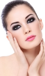 Макияж Smoky eyes с черными тенями