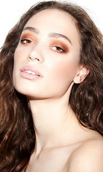 Макияж Smoky eyes с бронзовыми тенями