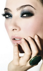 Макияж Smoky eyes с синими тенями
