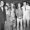 Мода 1970-х. Телеведущая Сусана Хименес (в центре), Аргентина Мода 1970-х. Телеведущая Сусана Хименес (в центре), Аргентина