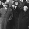 А.Косыгин, А.Микоян, Л.Брежнев, Н.Хрущев, Н. Хрущева, Е.Фурцева родители и жена Гагарина встречают космонавта, 1961 г. Мода 1960-х годов