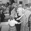 В отделе готового платья, 1961 г. Мода 1960-е годы