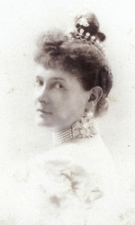 Мария Павловна — супруга великого князя Владимира Александровича, дяди Николая II в колье Картье Мария Павловна — супруга великого князя Владимира Александровича, дяди Николая II в колье Картье