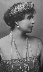 Мария Павловна — супруга великого князя Владимира Александровича в кокошнике Картье 1909 год Мария Павловна — супруга великого князя Владимира Александровича в кокошнике Картье 1909 год