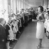  Мода СССР Учительница в одежде, соответствующей стилю  1970-х