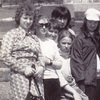 Слева костюм с курткой-блузоном и мини-юбкой, 1975 год