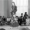 Виктория Брежнева и первая леди США Патриция Никсон в ОДМО. Модель в народном стиле демонстрирует Т. Шигаева, 1972