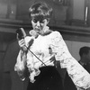 Мода СССР, жабо. Певица Эдита Пьеха, 1970-е Мода СССР, жабо. Певица Эдита Пьеха, 1970-е