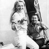 Советская мода. Актриса Наталья Кустинская в белых джинсах и батнике, 1970-е Советская мода. Актриса Наталья Кустинская в белых джинсах и батнике, 1970-е