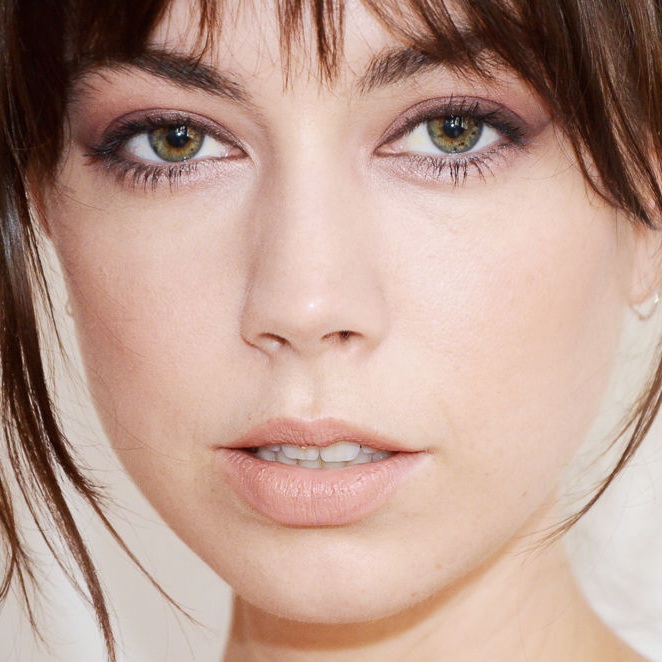 Nude-look — макияж с секретом. Чтобы лицо выглядело естественно-совершенным, необходимо искусно над этим поработать. 