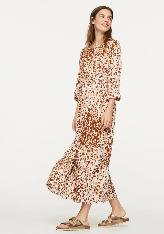 Леопардовый total look пойдет далеко не каждой. Но в любом случае, если ты решилась покрыться хищным окрасом с головы до ног, лучше пусть это будет платье в пол 