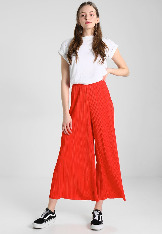 red_color_fashion_14