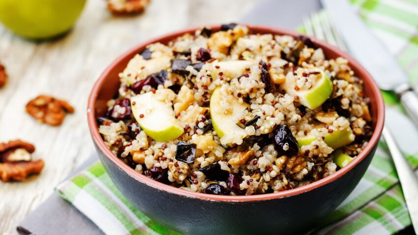 Салаты с киноа и булгуром salade-de-quinoa-aux-cranberries-et-noix.jpeg