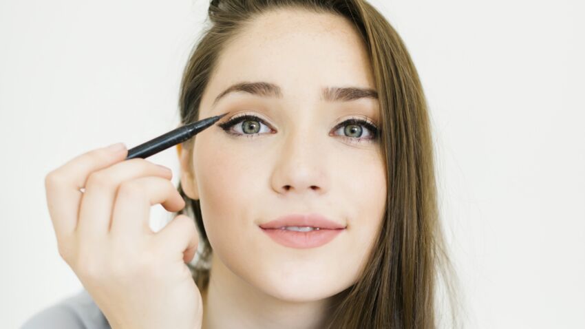 eyeliner-5-astuces-pour-le-reussir-parfaitement.jpeg