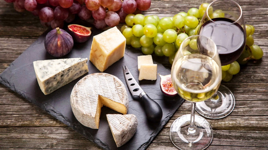 Вино и сыр — тонкое сочетание Gourmet-cheese-and-wine.jpg