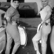 Джоан Коллинз и Джейн Мэнсфилд в брюках капри, 1950-е Джоан Коллинз и Джейн Мэнсфилд в брюках капри, 1950-е