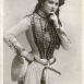 Шотландская актриса Джин Элвин в платье с элементами стиля милитари, 1900-е годы