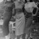 Девушки 1950-х годов, одетые в юбки-карандаши