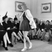 Босоножки на танкетке. Модный показ, 1947 год Босоножки на танкетке. Модный показ, 1947 год