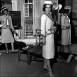 Шанель и Роми Шнайдер примерка костюма Chanel, 1960-е годы Шанель и Роми Шнайдер примерка костюма Chanel, 1960-е годы