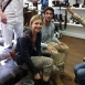 Канадская актриса Эмили Ванкэмп примеряет угги австралийской коспании Ugg Australian Made Since 1974 год